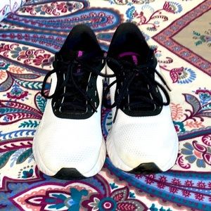 Nike Revolution 5 sneakers